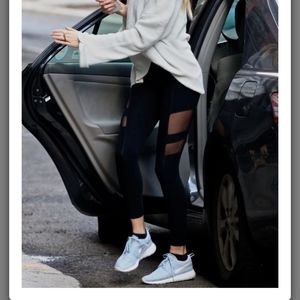 Beyond Yoga black mesh leggings size Small